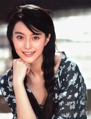 范冰冰晒青涩旧照 天生发量惊人婴儿肥可爱