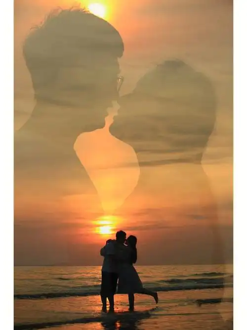 最美夕阳情侣照