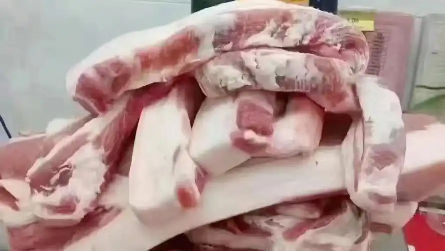 今天下楼路过,发现20斤肉居然有这么多