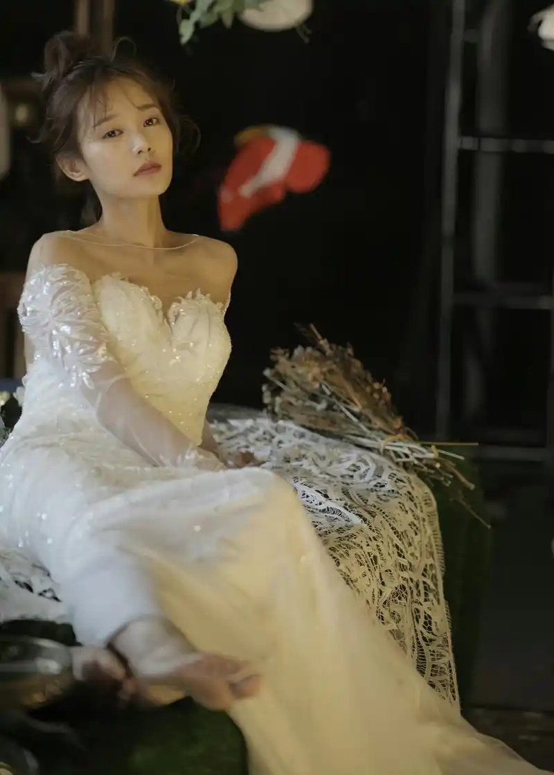 李一桐早年拍摄的婚纱绝美写真生图,真的美爆了#娱乐最前沿# #每日