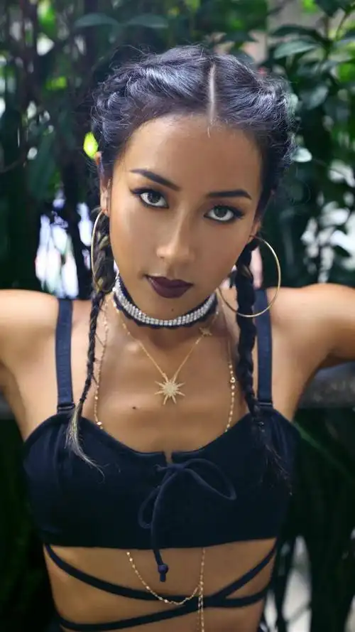 实力女唱将吉克隽逸