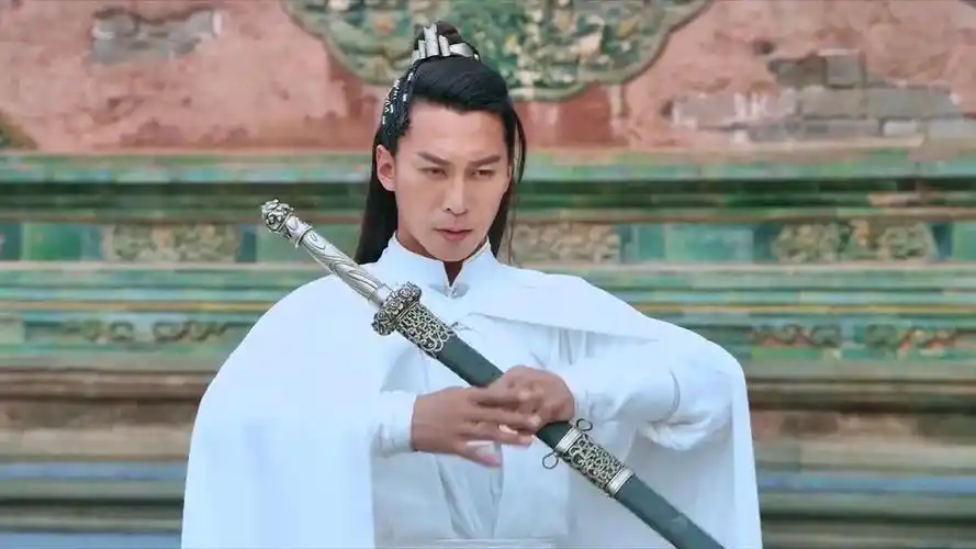 武当一剑:功夫了得!牟一羽轻松打败东方亮