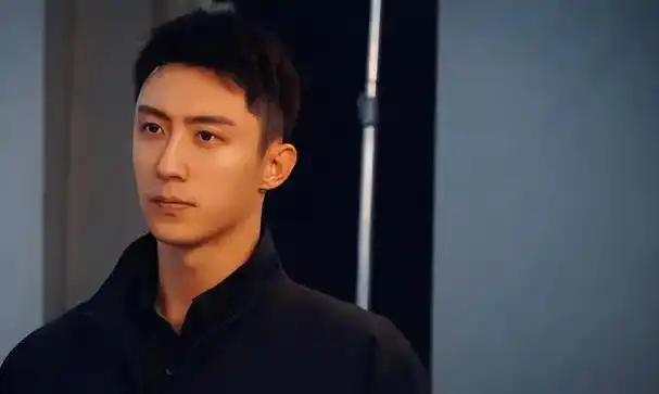 近期,黄景瑜因新剧热播备受关注,有关他的消息总能迅速登上热搜.