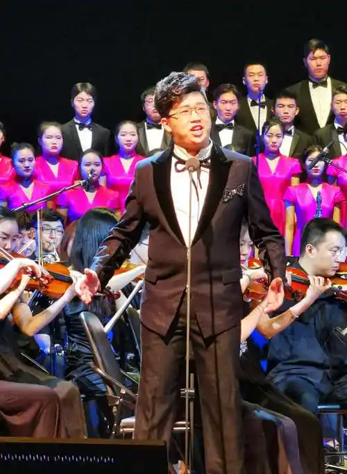 男声独唱  操奕恒