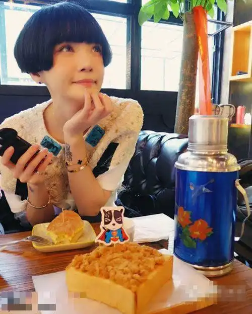 曝高晓松前妻徐粲金海量私照 网友赞:标准美女