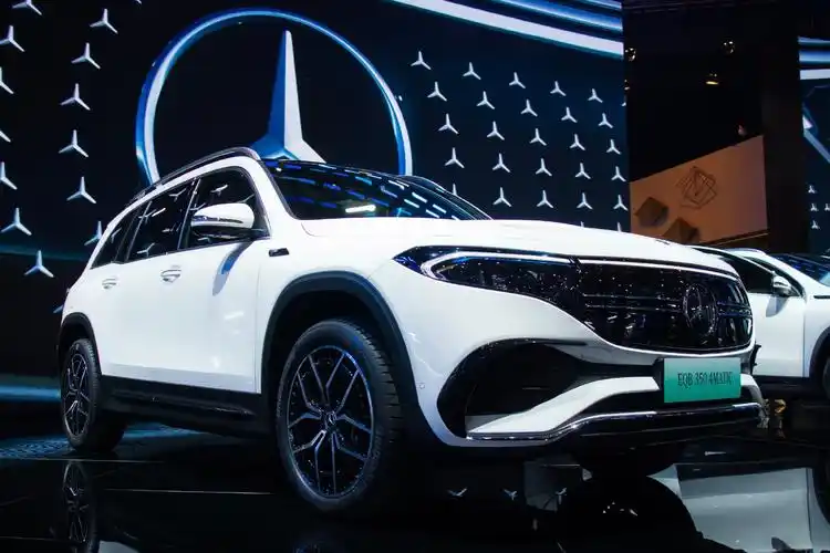 本次上海国际车展上,梅赛德斯-奔驰子品牌梅赛德斯-eq携旗下三款全新