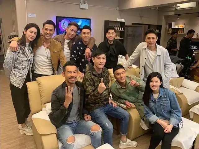 tvb男艺人晒与《使徒行者3》演员合照,林峯与太太也出现