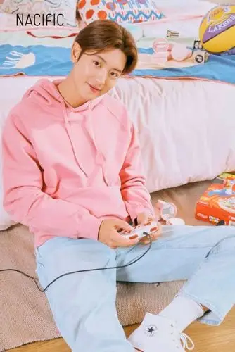 exo朴灿烈最新高清照,粉丝:看到粉粉的他想恋爱了!_腾讯新闻