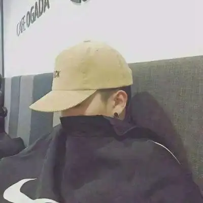 戴帽子的男生头像高清帅气图片