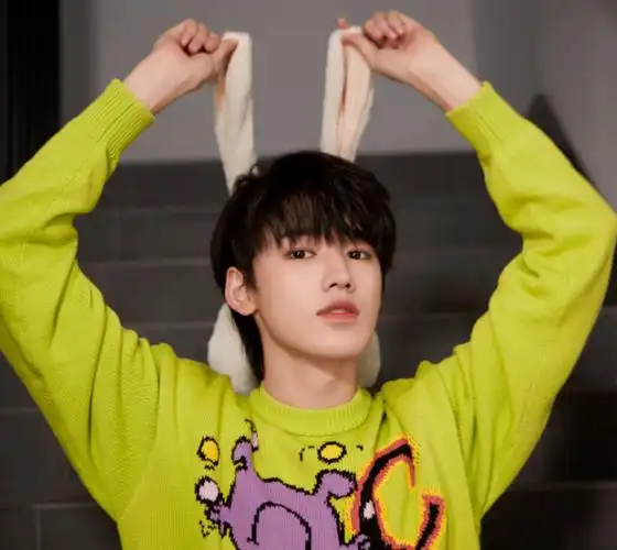 宋亚轩粉丝突破900万:此刻你独领风骚,值得被更多人看到