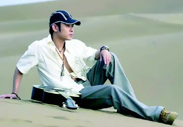 演唱会上,歌迷齐呼刀郎的名字,场面一度十分尴尬,甚至有歌迷大声喊,让