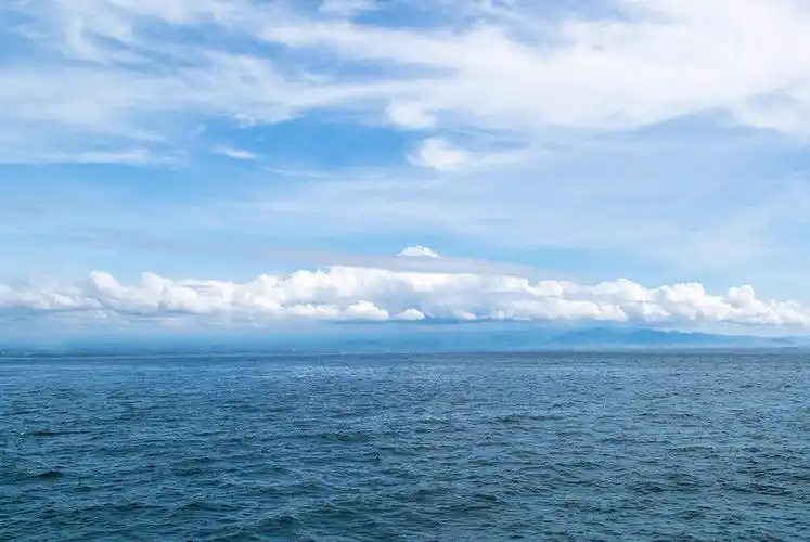 碧海蓝天人物高清摄影图片下载-碧海蓝天人物正版摄影图-千图高清图库