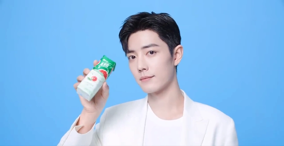 肖战真果粒全新广告大片公开 您的春日清新男友上线!