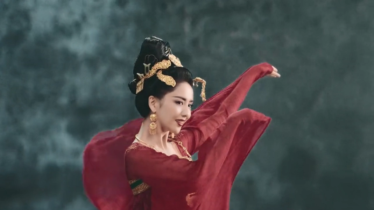佟丽娅盛唐妆容大片来袭红衣飘飘眼神犀利舞姿曼妙婀娜霸气侧露