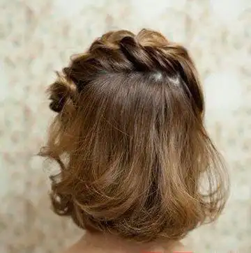 韩式风格的短发蝎子辫发型