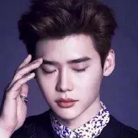 男生大背头头像帅气冷酷【点击鼠标右键下载】