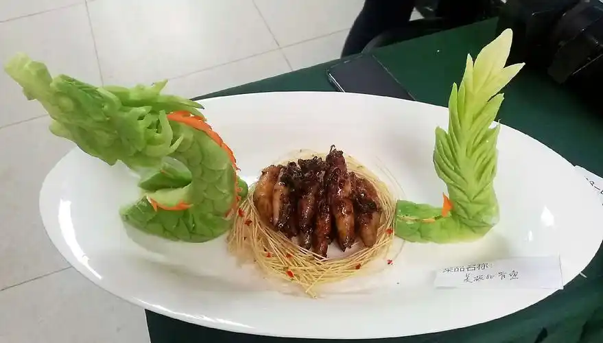 青岛市烹饪大赛第一天冷拼热菜作品展示