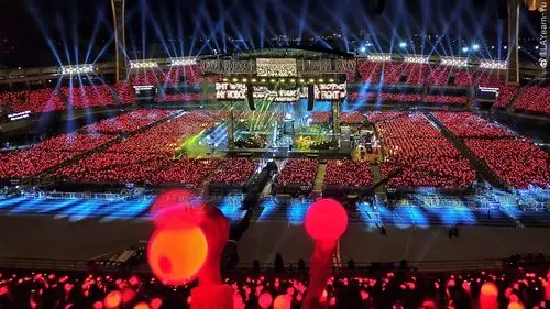 歌王华晨宇的红海好美