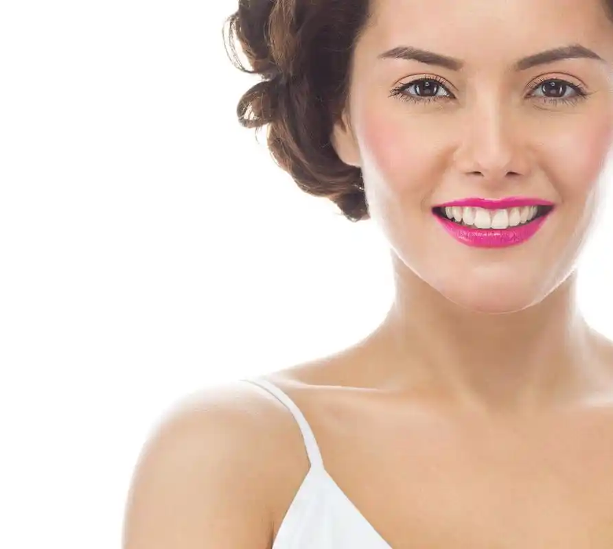 露齿的微笑脸的女人