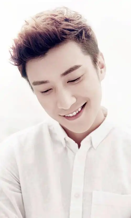 乔任梁30岁冥诞昨日举行,粉色系为主的现场布置,陈乔恩等众多好友都来