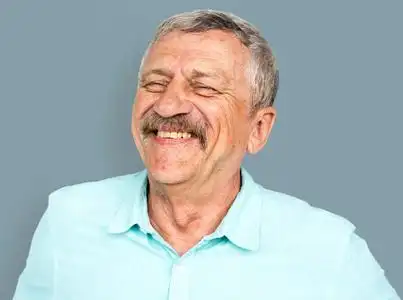 小胡子男人莺图片