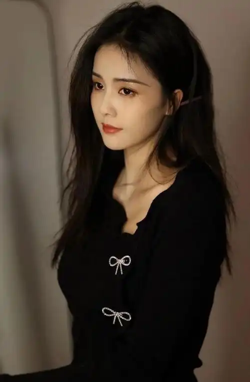 白鹿美艳写真灵巧娇艳妩媚动人