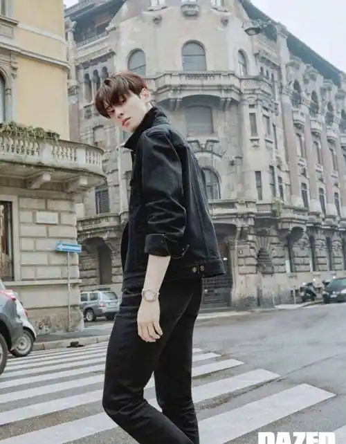 22岁车银优拍摄最新画报,六套造型演绎街头潮流感,帅出新高度_白色