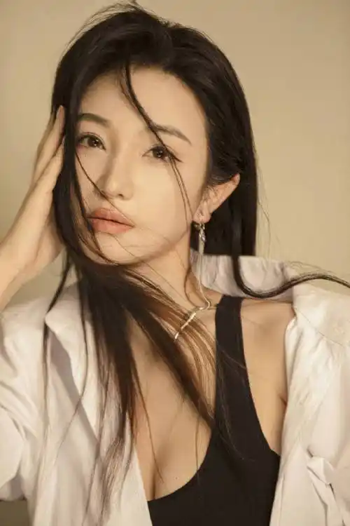 《老板娘2》桂晶晶拒绝千篇一律的性感,展乱世女性独特魅力