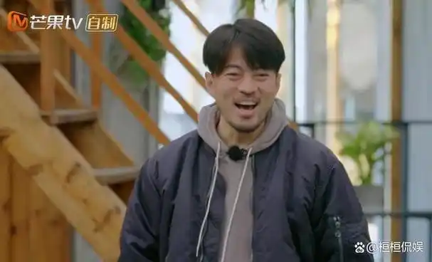 没剧本没人设,坐三蹦子吃农村大席,"张颂文让多少慢综艺红了脸"