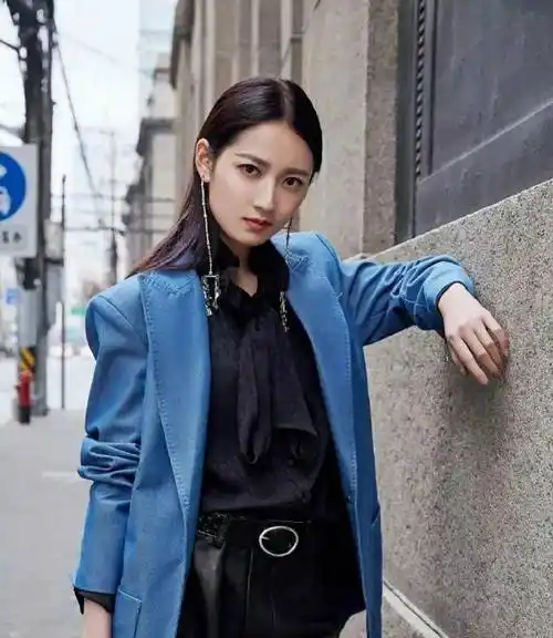 原创女明星西装造型甜美少女也可以变身霸道总攻