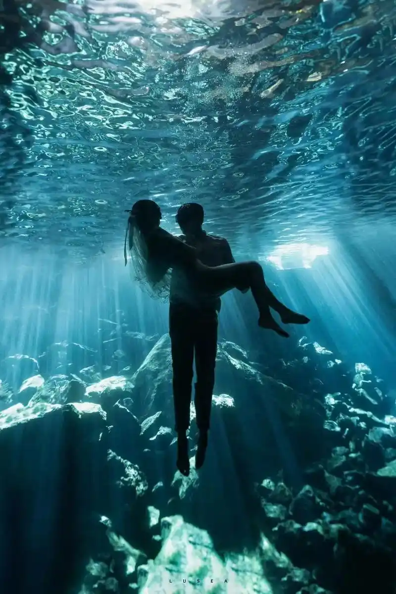 抖音图文来了 当潜水摄影遇到水下婚纱,也许每个女生都有这么 - 抖音