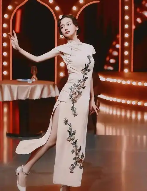 气质完美,女明星穿旗袍,你心中的旗袍女神是谁?_景甜_迪丽热巴_刘亦菲