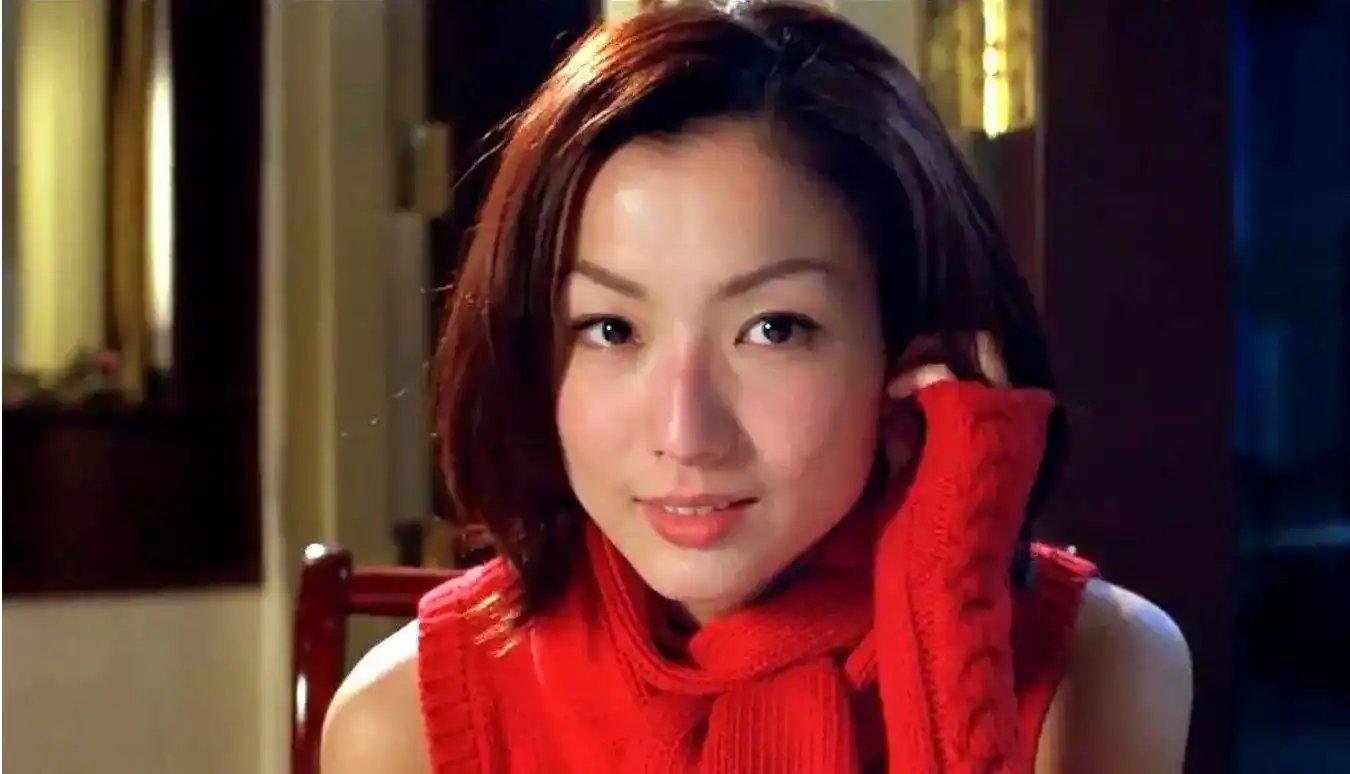 47岁的郑秀文,逃不过"中年危机",不惑之年后,女人更要爱自己