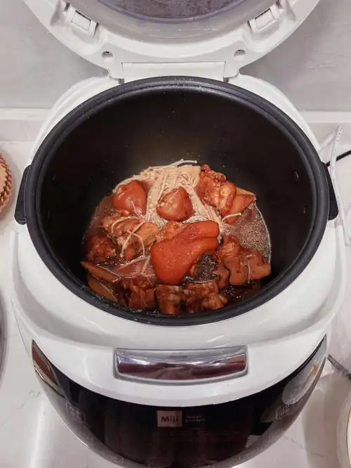 下饭神器电饭煲美食来做黄焖猪蹄