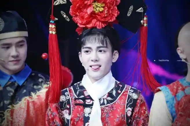 曾舜晞女装名场面