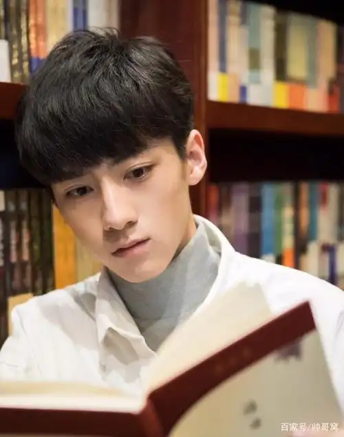 学习优异的00后校草帅哥生活照片,被老师称为帅宝宝的17岁小鲜肉