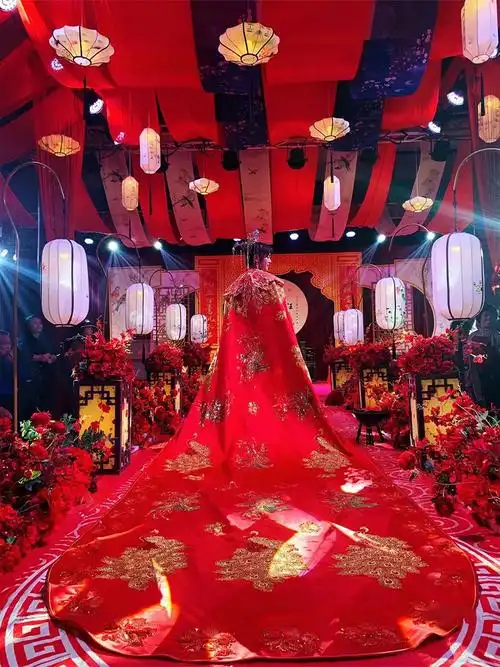 高端轻奢婚服秀禾服新娘披肩大披风长拖尾凤冠霞帔结婚中式婚礼服嫁衣