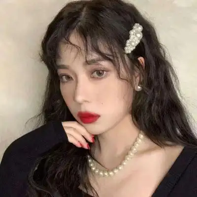 最新卷头发女生头像