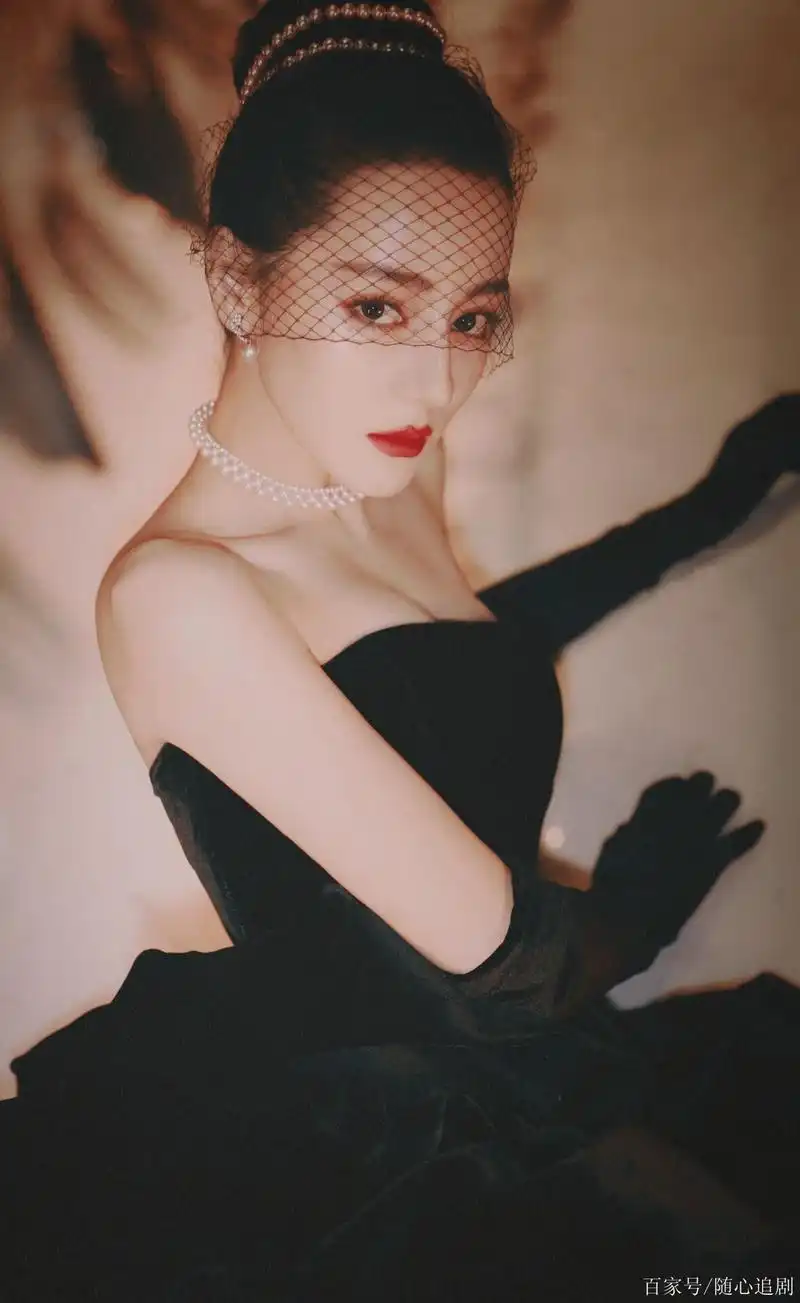 迪丽热巴的赫本造型太美了