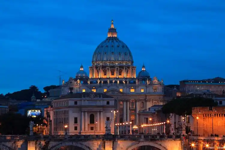 世界上最大的教堂(可容纳6万人同时祈祷的教堂)-图4