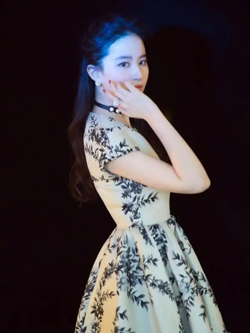 晚礼服刘亦菲 #刘亦菲