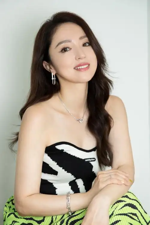 董璇超话#董的生活#璀璨映耀,爱意七夕7815一组@董璇bling bling