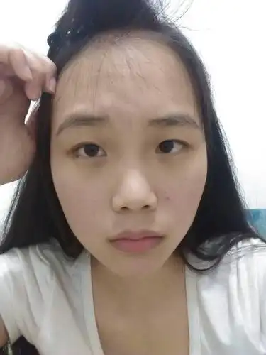 想问问我适不适合换中分.顺便问问是什么脸型.