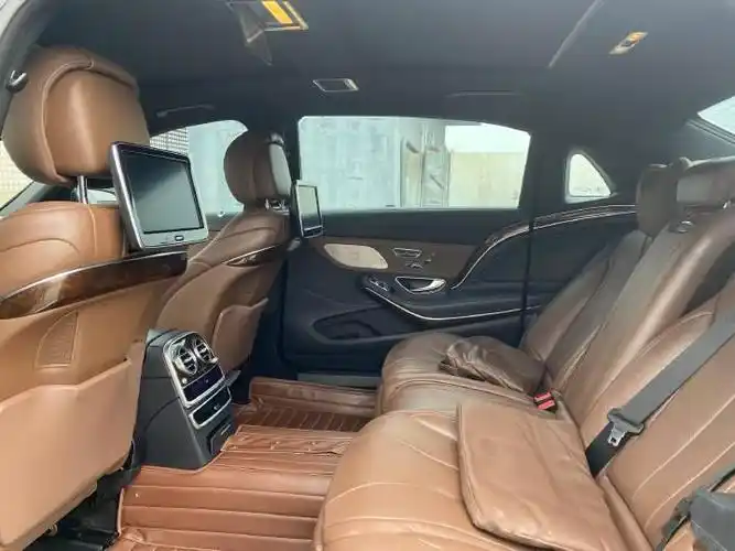 迈巴赫s400,款式虽然有些老了,大灯尾灯要是升级一下还是很漂亮的08