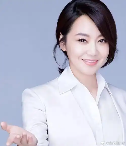 闫妮她的性格直率洒脱,十分讨人喜欢.