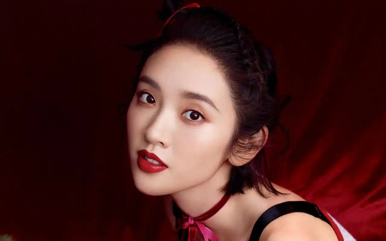 唐艺昕可爱百变时尚写真图片桌面壁纸