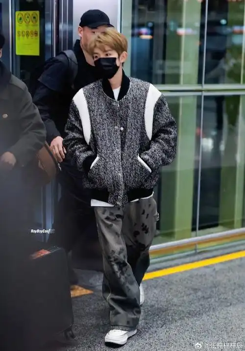 光落在你身上爱藏进我心里