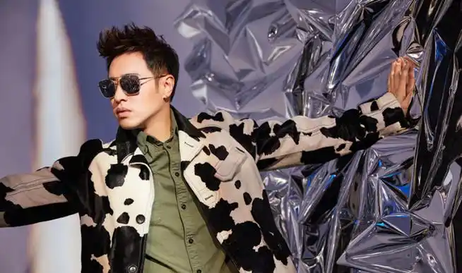 潘玮柏奇异空间嘻哈风帅气写真图片