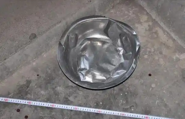 2021年,四川男子在家被砍得头破血流,民警通过帽子3天锁定真凶