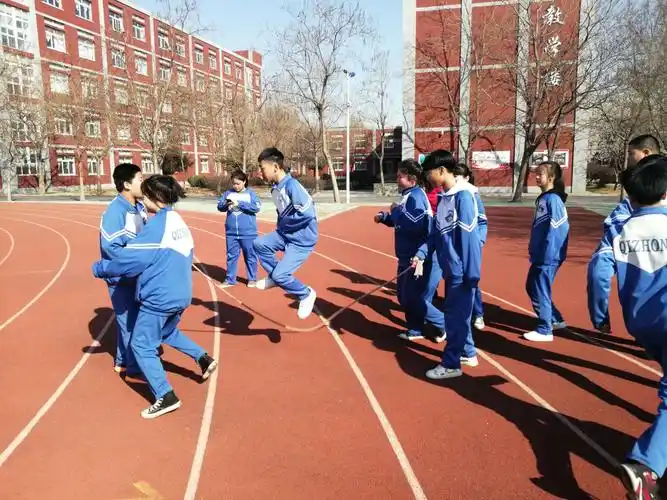 第七中学阳光体育运动——三月之跳长绳活动